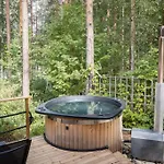 Loma-asunnot With Hot Tub And Sauna Uurainen