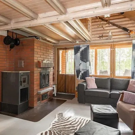 With Hot Tub And Sauna Uurainen