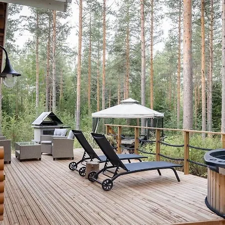 With Hot Tub And Sauna Uurainen