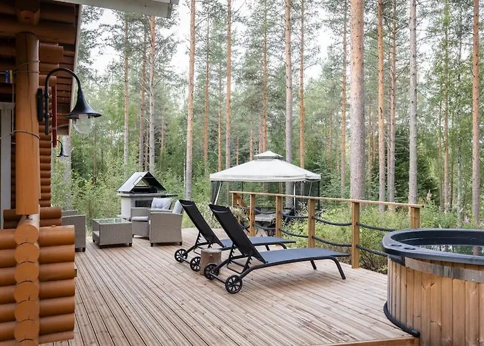 With Hot Tub And Sauna Uurainen
